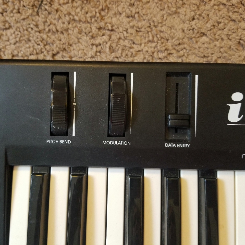i61 61-Key MIDIplus Keyboard Midi Controller - Picture 9 of 10